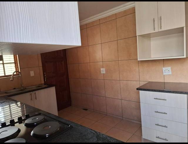 2 BEDROOM TOWNHOUSE FOR SALE IN OLYMPUS AH